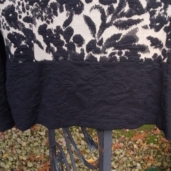 St. John made in USA Beautiful Sweater Jacket size 16 - Picture 11 of 11